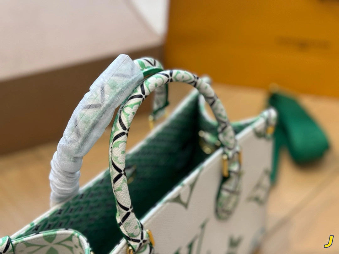 Louis Vuitton OnTheGo PM M24079