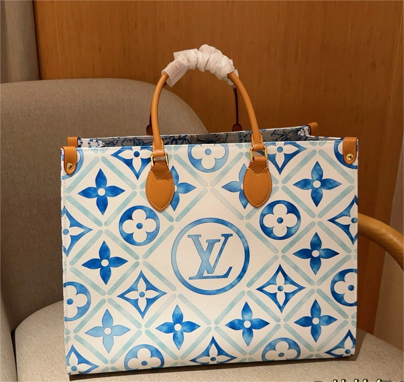 Louis Vuitton M11262 OnTheGo MM