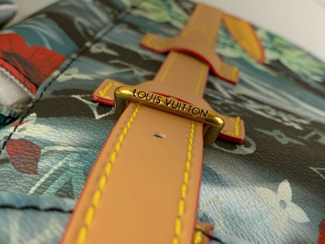 Louis Vuitton M24996 Christopher MM