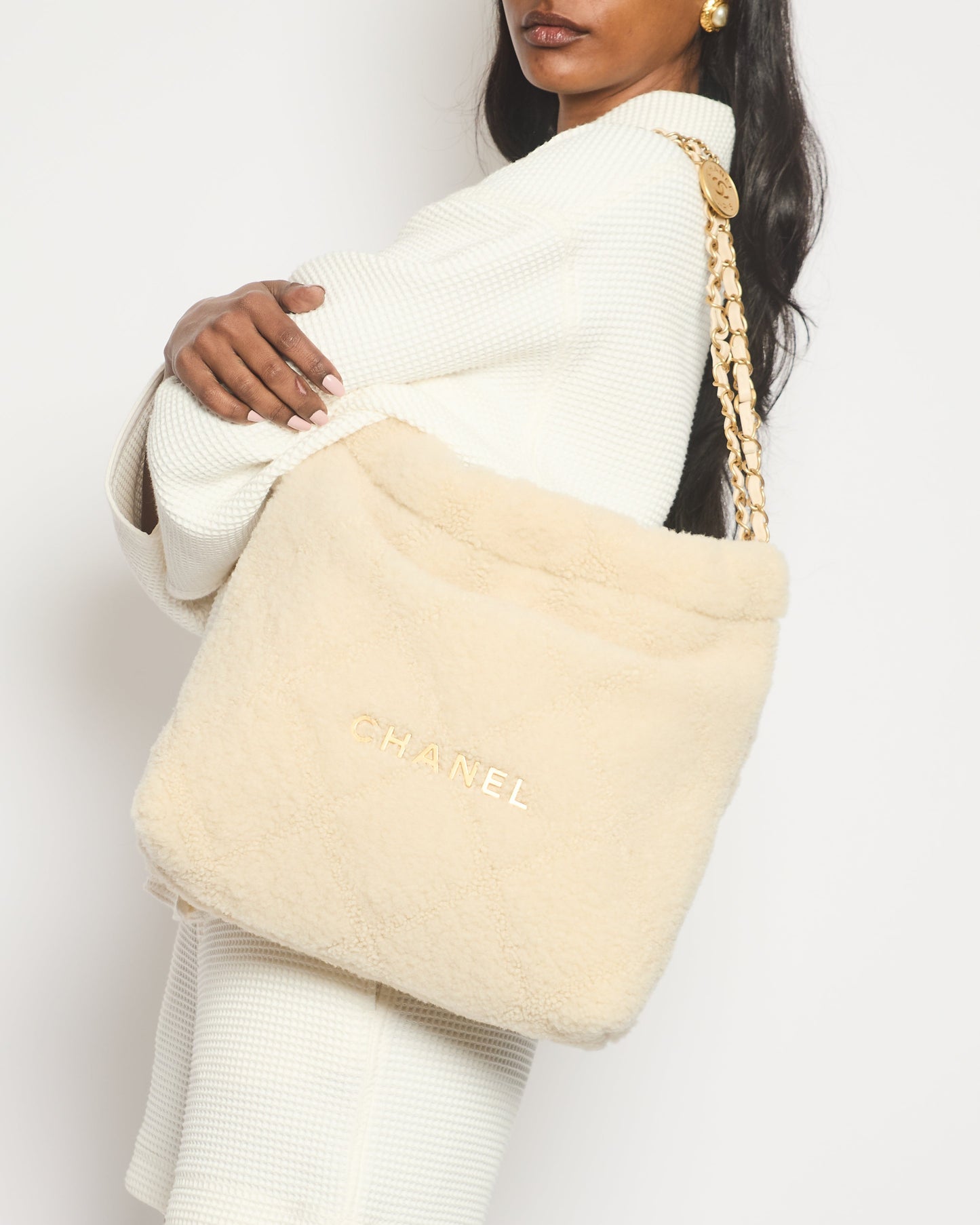 Chanel 24/K Beige Large 22 Shearling Bag with Champagne Gold Hardware