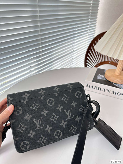 Louis Vuitton Steamer Wearable Wallet