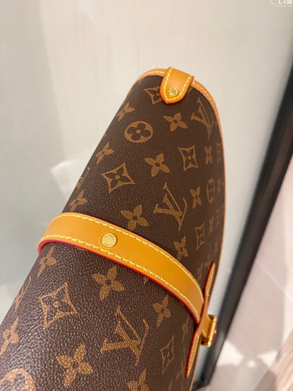 Louis Vuitton Monogram Saumur 30