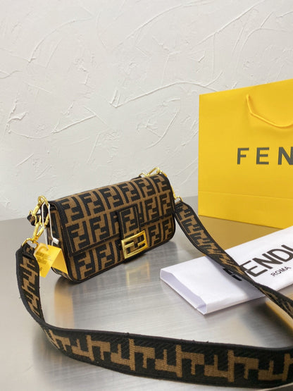 Fendi Baguette Bag Aus Canvas In Braun