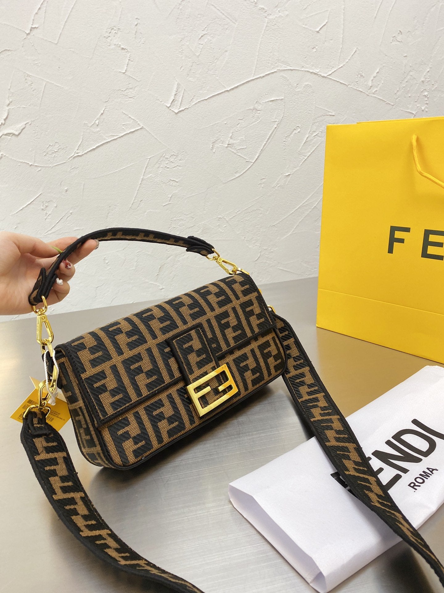 Fendi Baguette Bag Aus Canvas In Braun