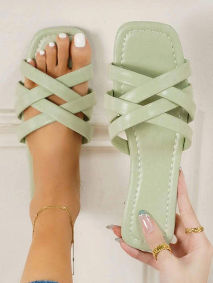 Cutout woven beach shoes
