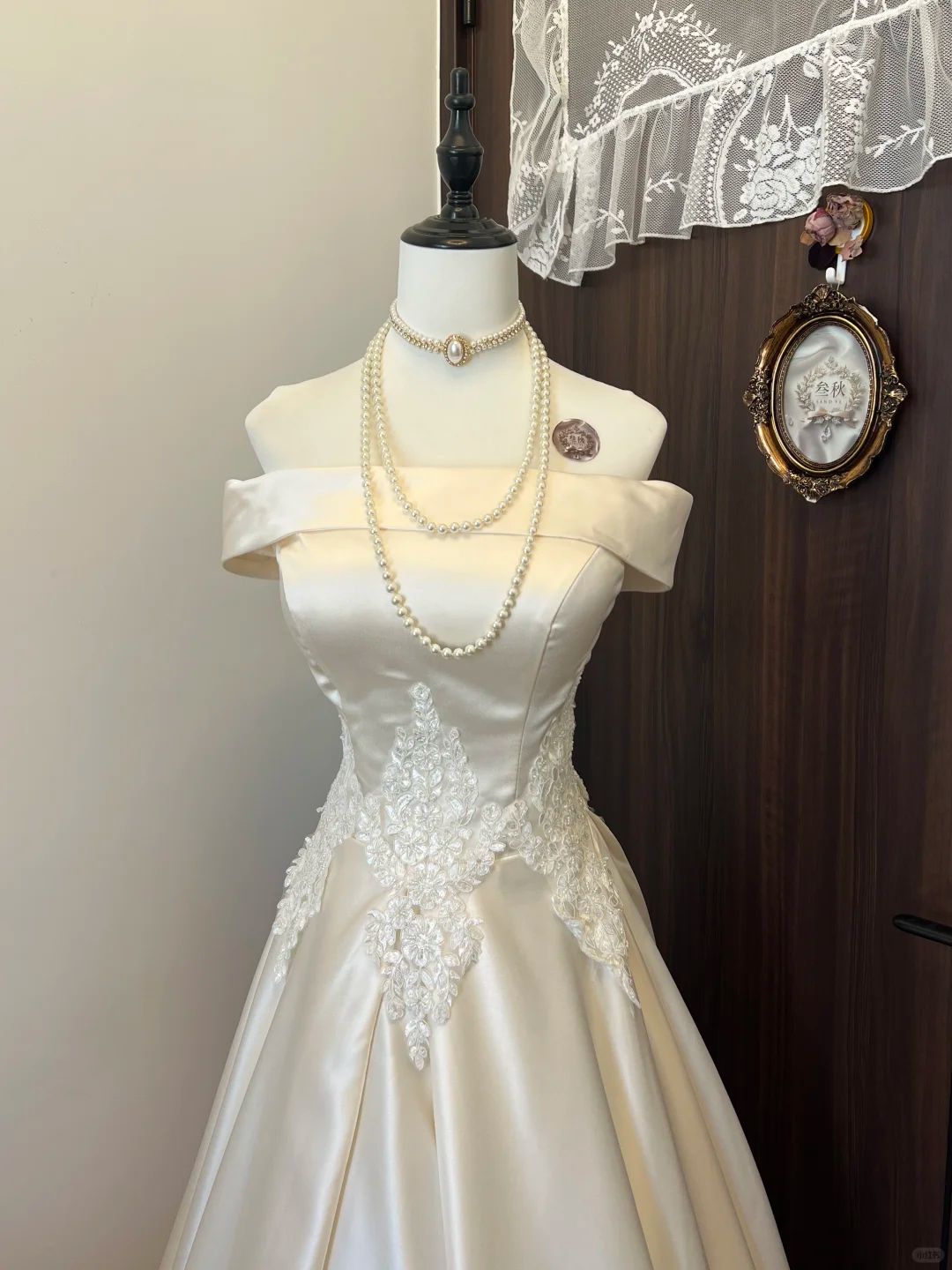 White Delicate Floral Applique Long Satin Ball Gown Evening Gown Wedding Dress gh4292