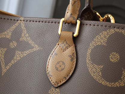 LOUIS VUITTON  Reverse Monogram Giant Onthego Voyage