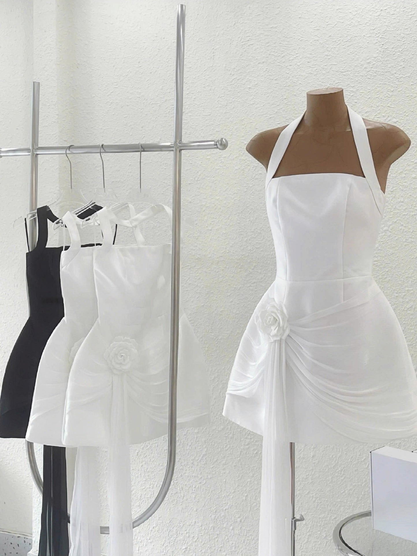 Modest A line Halter Little Black Dress Party Dresses Short Formal Homecoming Dresses Night Chic Elegant Cocktail Dresses 16th Birthday Outfits Hoco Dress DH2766