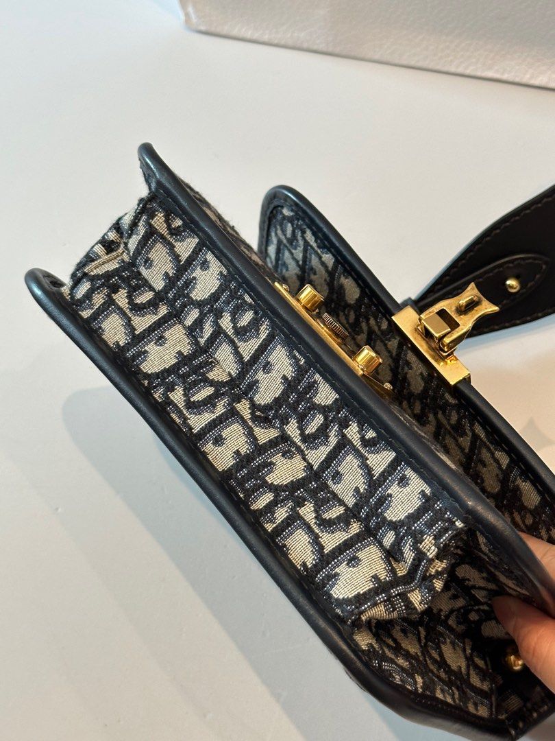 Dr addict chain embroidered presbyopia bag