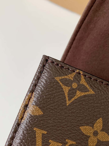 Lo vu Lily woc chain bag