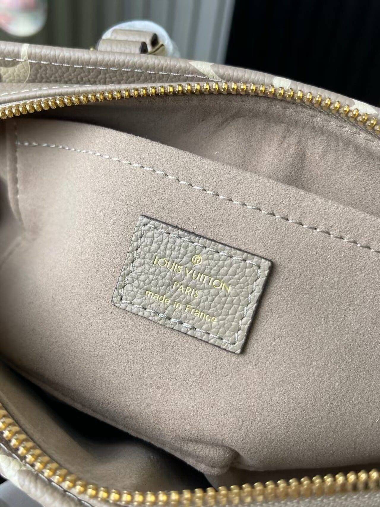 Louis Vuitton OnTheGo East West M23641