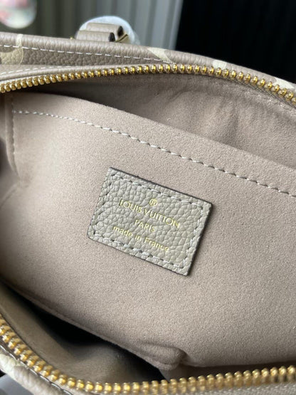 Louis Vuitton OnTheGo East West M23641