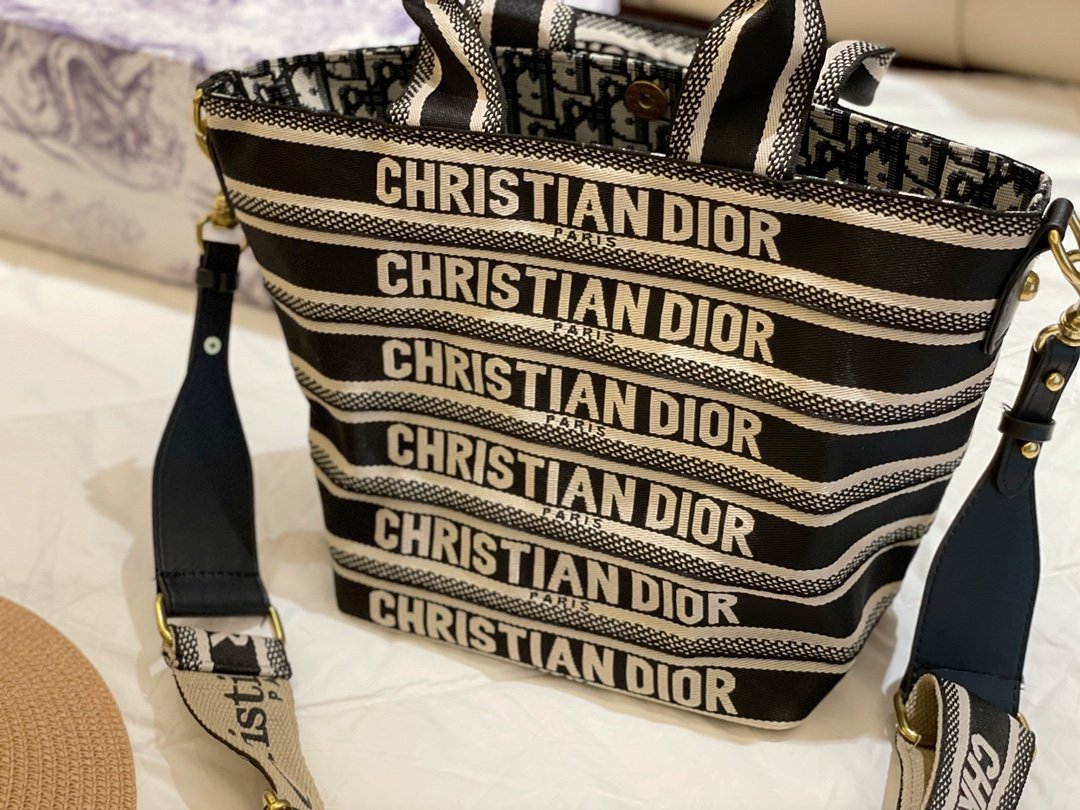 DIOR HAT BASKET BAG