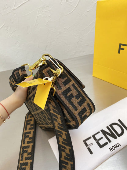 Fendi Baguette Bag Aus Canvas In Braun