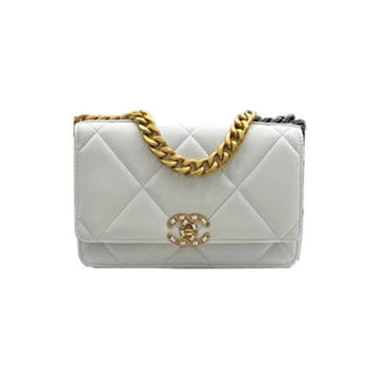 CHANEL 19 Wallet on Chain