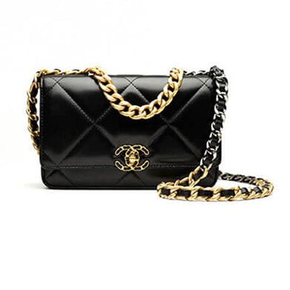 CHANEL 19 Wallet on Chain