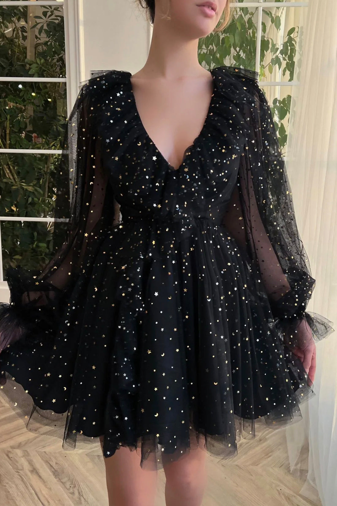 Black V-Neck Tulle Short Prom Dress, Cute A-Line Long Sleeve Party Dress