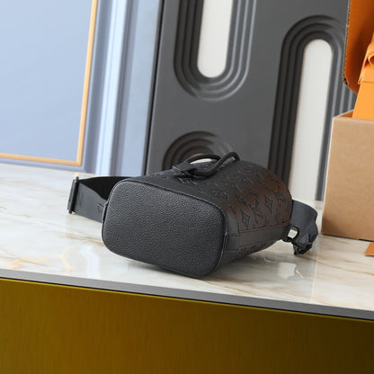 LOUIS VUITTON NOE CROSSBODY BAG BLACK 21CM M82248