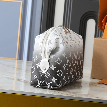 LOUIS VUITTON COSMETIC POUCH FROST GRADIENT SILVER 27CM M12052