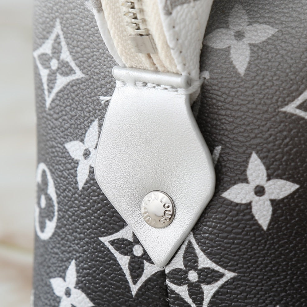 LOUIS VUITTON COSMETIC POUCH FROST GRADIENT SILVER 27CM M12052