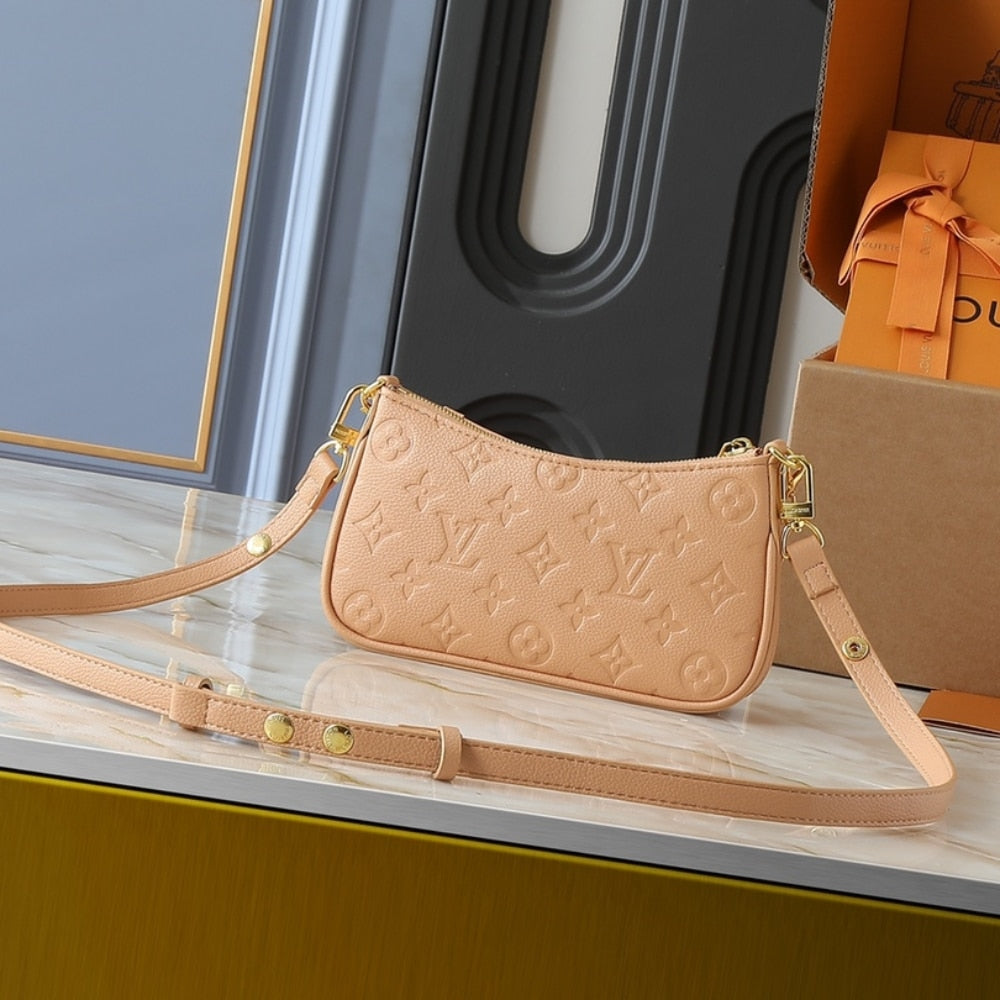 LOUIS VUITTON EASY POUCH SAND 19CM M14421