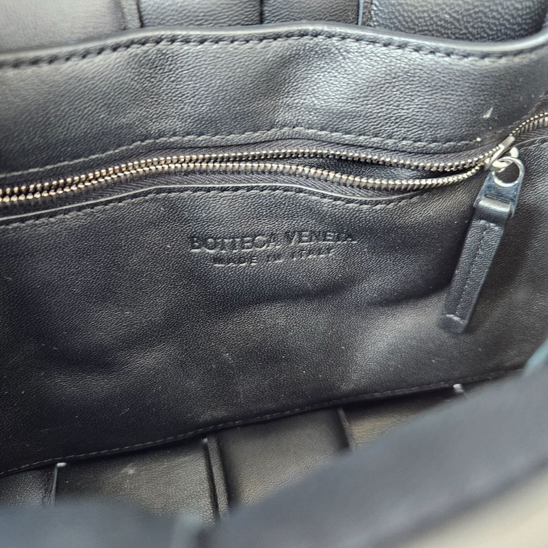 Bottega Veneta Cassette medium padded intrecciato leather shoulder bag