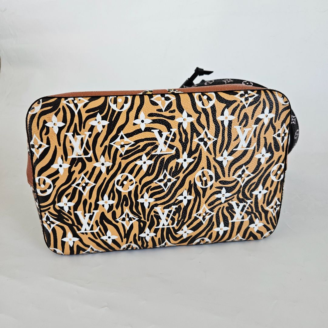 Louis Vuitton Louis Vuitton Giant Monogram Jungle Neoneo