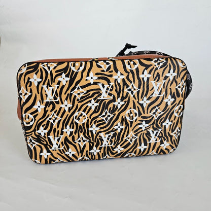 Louis Vuitton Louis Vuitton Giant Monogram Jungle Neoneo