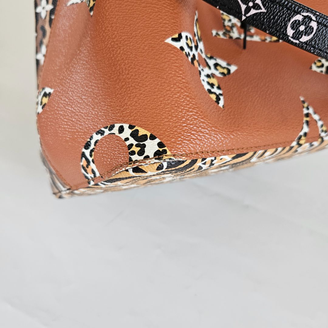 Louis Vuitton Louis Vuitton Giant Monogram Jungle Neoneo