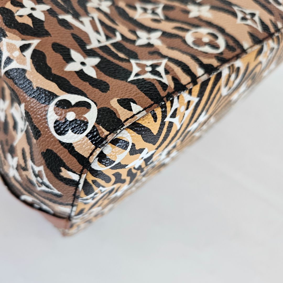 Louis Vuitton Louis Vuitton Giant Monogram Jungle Neoneo