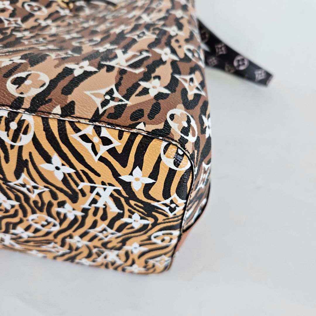 Louis Vuitton Louis Vuitton Giant Monogram Jungle Neoneo