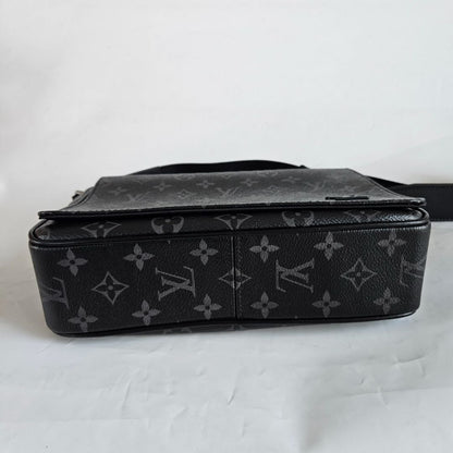 Louis Vuitton District PM Messenger Mens Bag