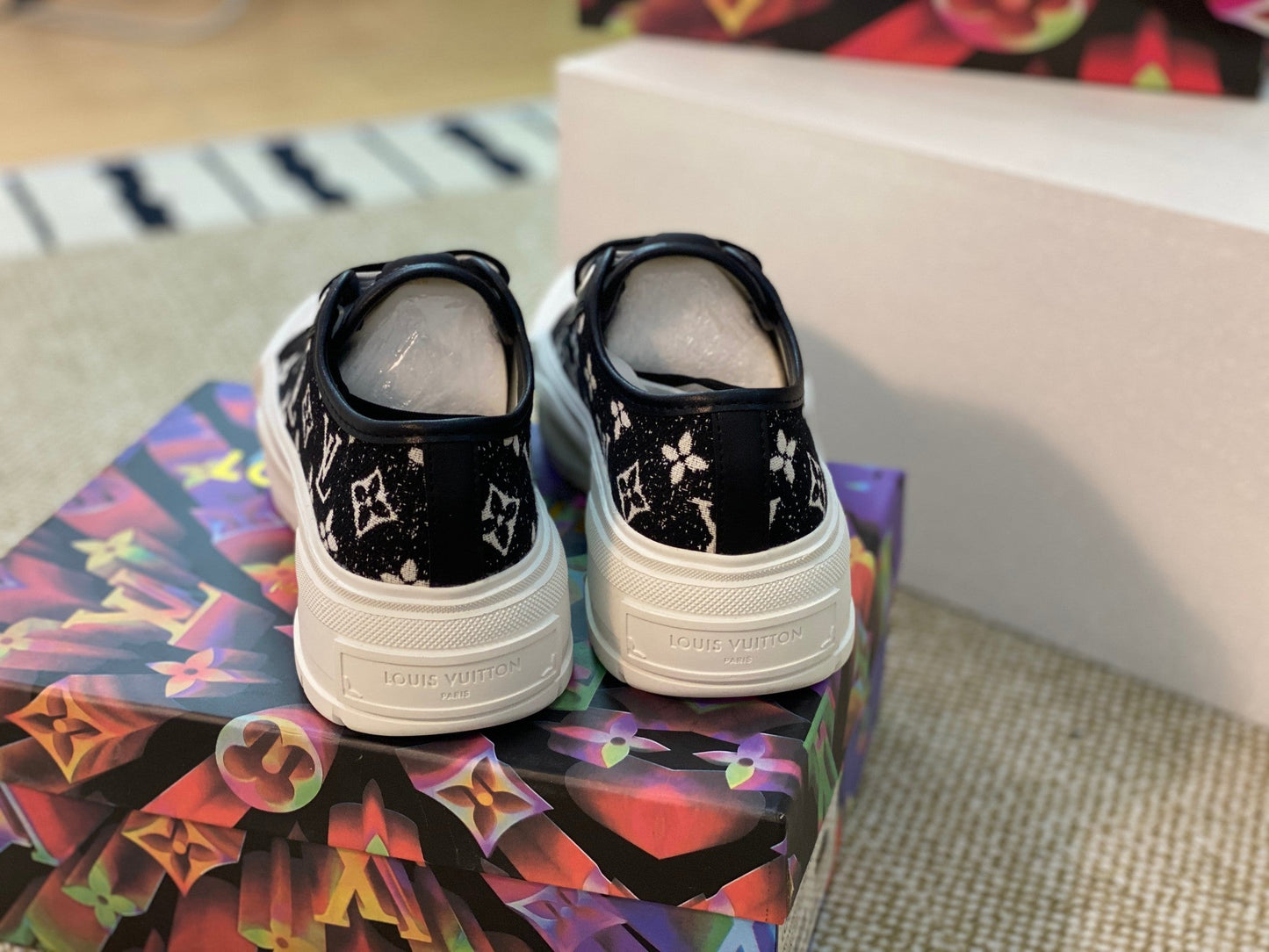 LUV WOMEN’S SNEAKER