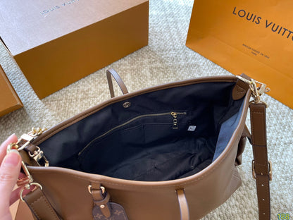 LOUIS VUITTON Monogram Grand Palais