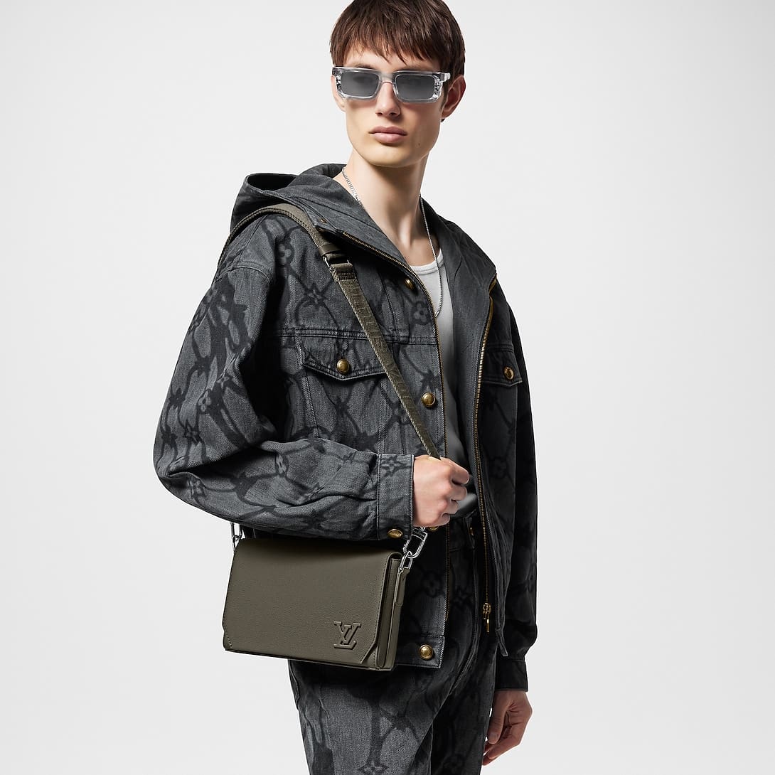 Louis Vuitton M25125 Takeoff Messenger PM