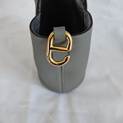 Hermès In The Loop 18 Bag in Clemence Taurillon Gris Meyer