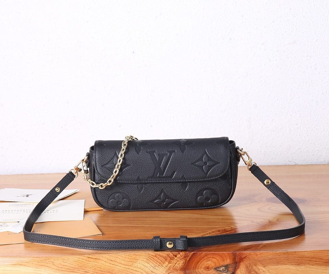 Louis Vuitton M82154 WALLET ON CHAIN IVY handbag