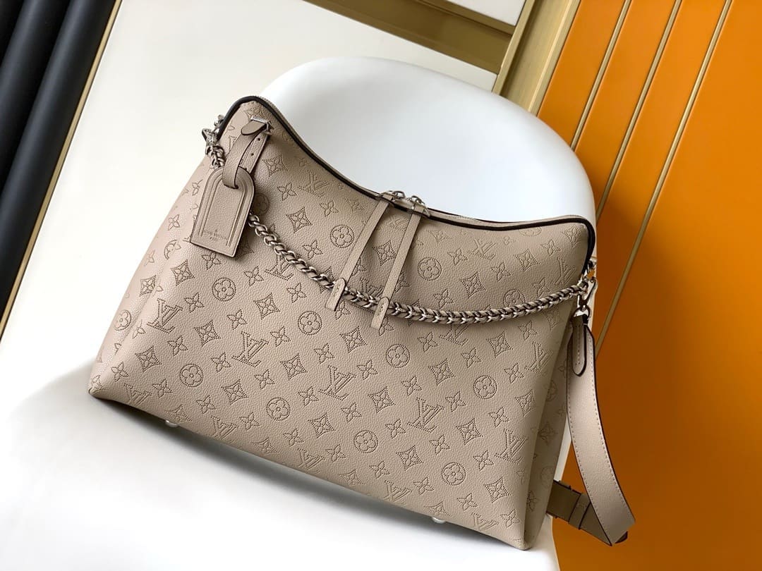Louis Vuitton M24133 Medium HAND IT ALL