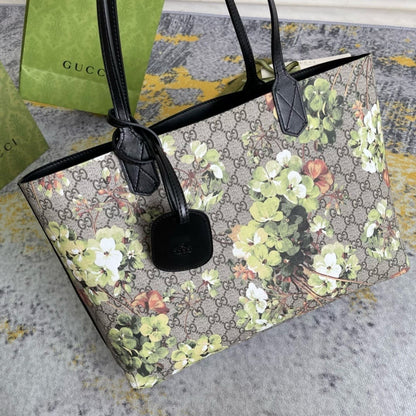 GUCCI Supreme Monogram Blooms Medium Reversible Tote