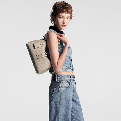 Louis Vuitton M24255 Hand It All PM