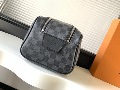 Louis Vuitton N40127 DOPP toiletry bag