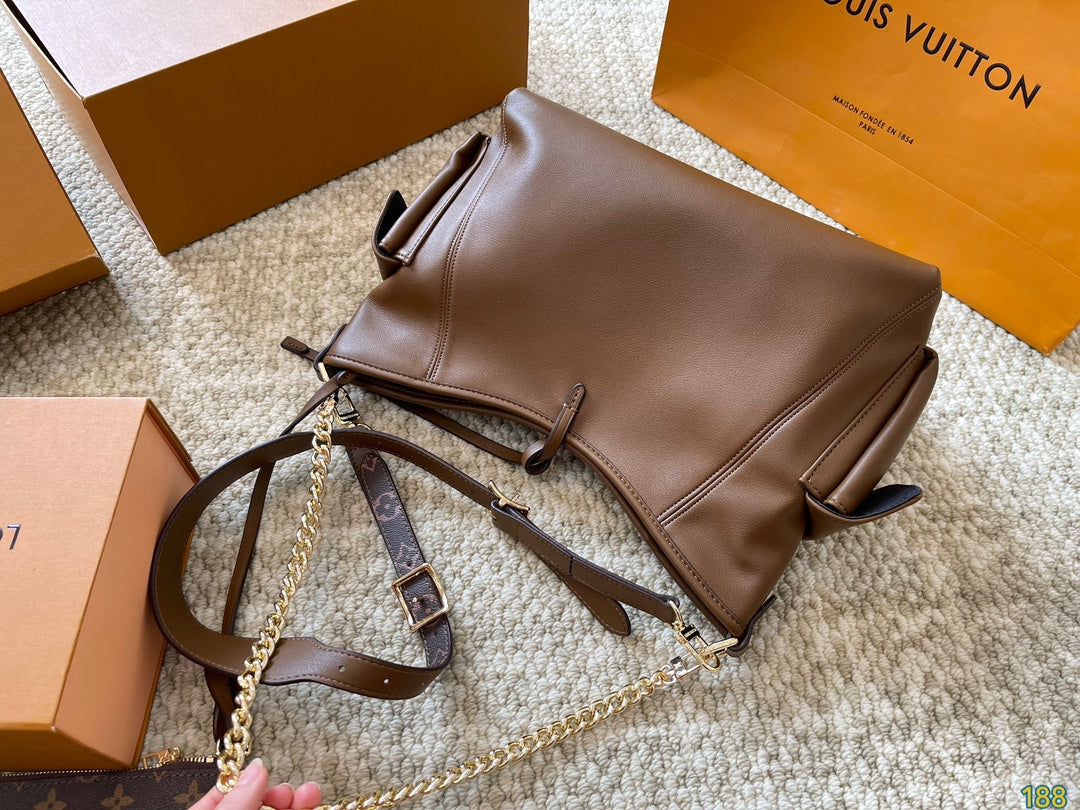 LOUIS VUITTON Monogram Grand Palais