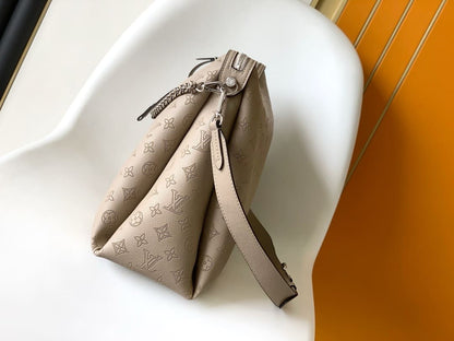 Louis Vuitton M24133 Medium HAND IT ALL