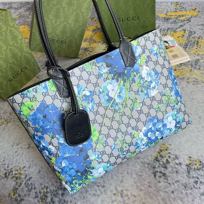 GUCCI Supreme Monogram Blooms Medium Reversible Tote Beige Blue Navy