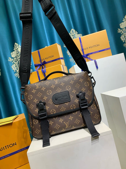 Louis Vuitton M46972 LV Trail Messenger