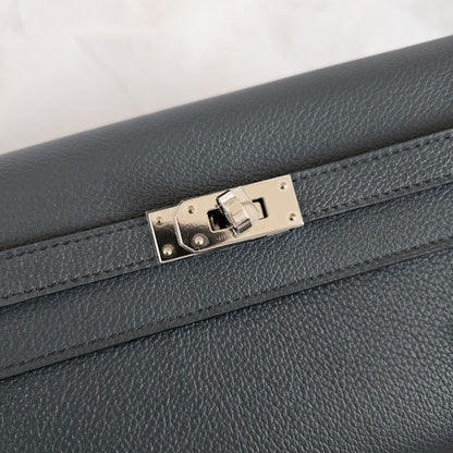 Hermès Kelly To Go Veau Evercolor in Gris Misty
