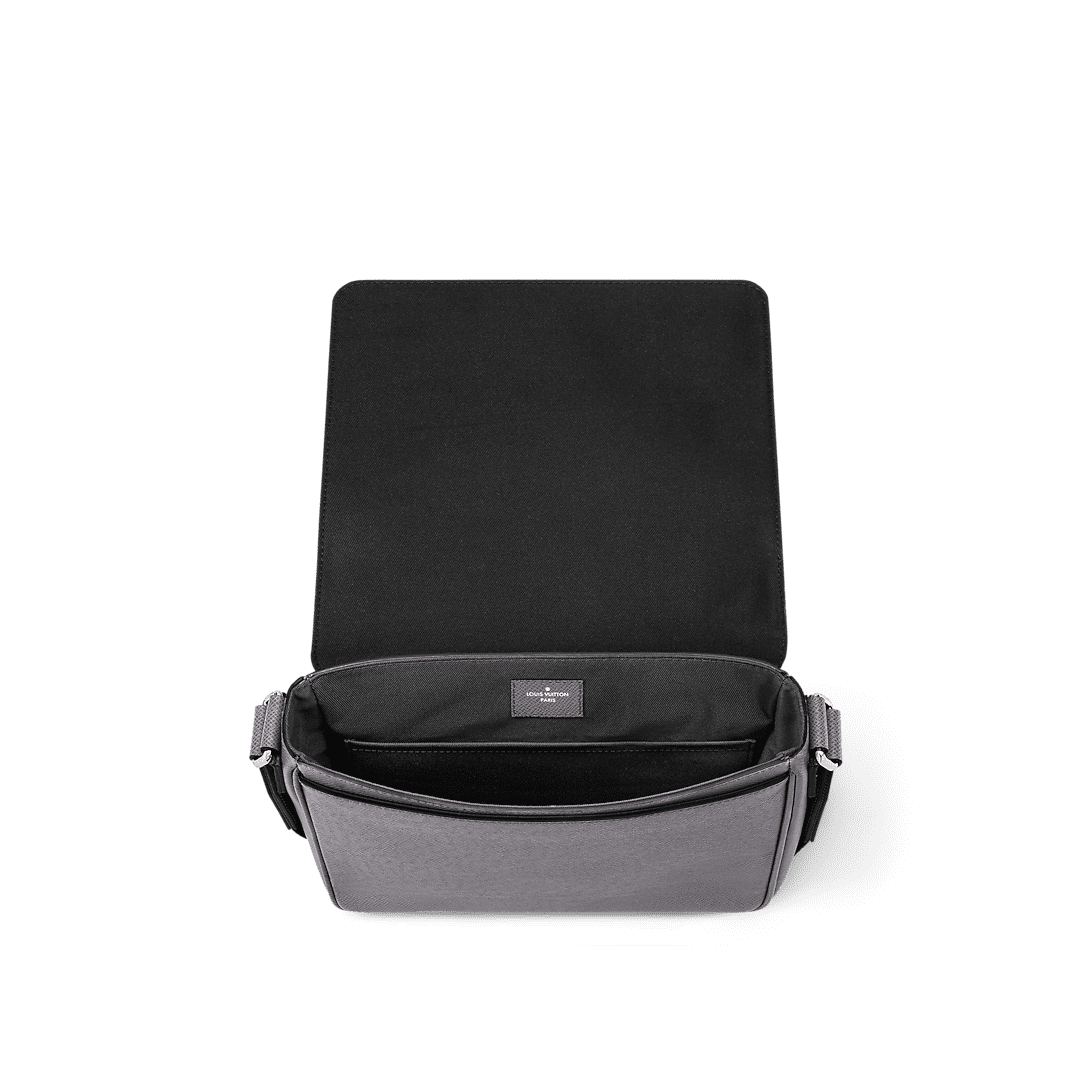 Louis Vuitton M30851 District PM