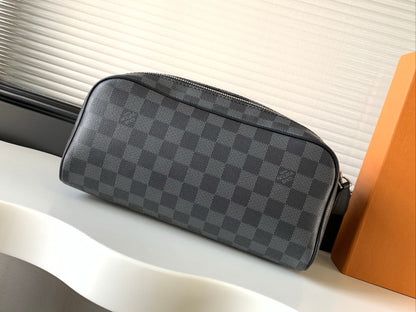 Louis Vuitton N40127 DOPP toiletry bag