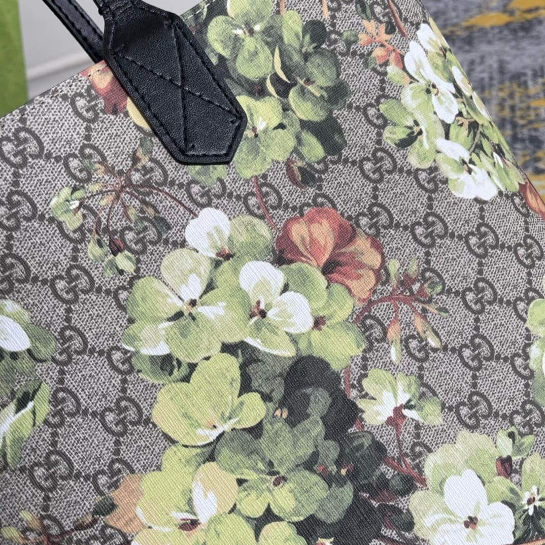 GUCCI Supreme Monogram Blooms Medium Reversible Tote