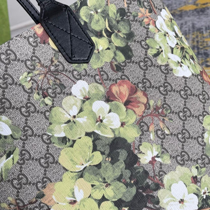 GUCCI Supreme Monogram Blooms Medium Reversible Tote